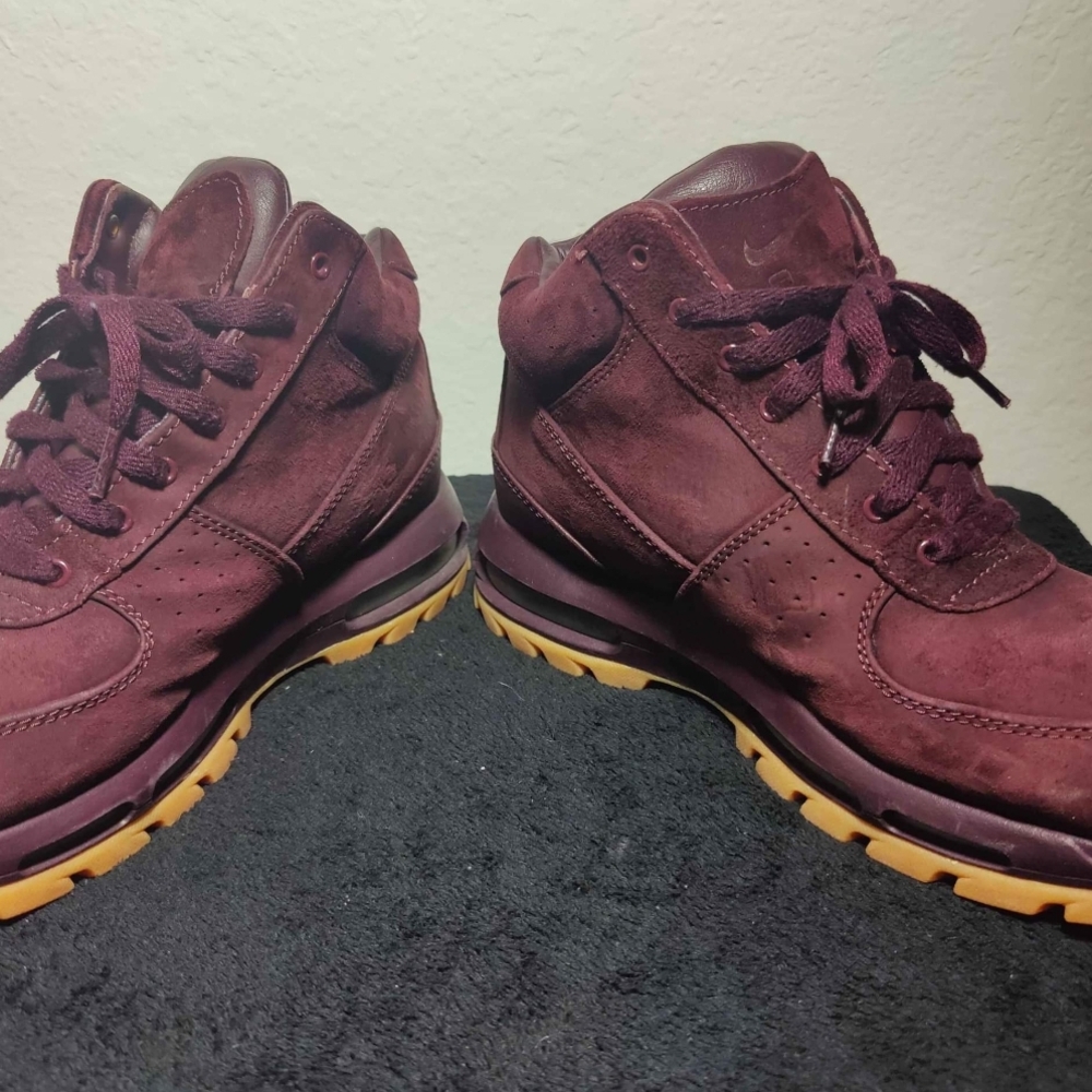 Nike Purple Sneakers - Picture 5 of 9